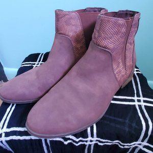 Roxy reddish brown ankle booties
